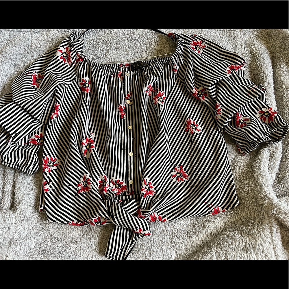 White & Black Striped Shirt With Flowers Size Small